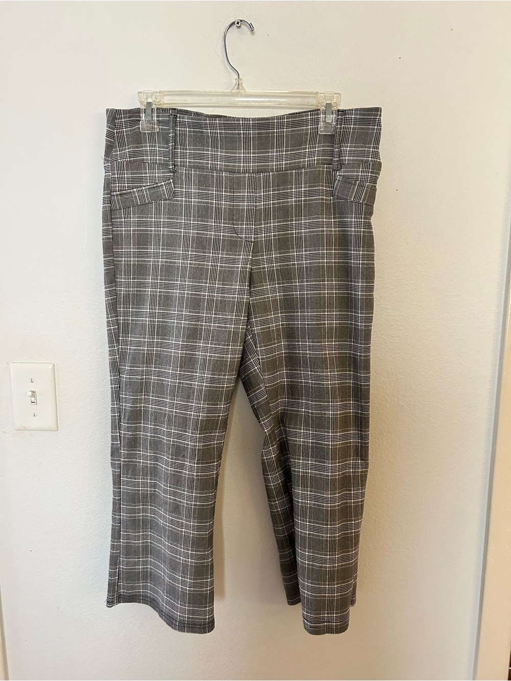 Soho Gray Plaid Cropped Dress Pants